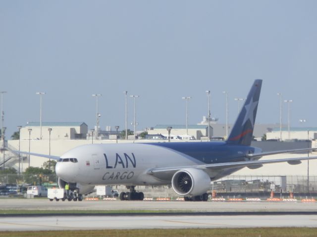 BOEING 777-200LR (N776LA)