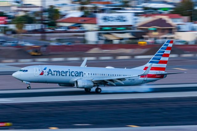 Boeing 737-800 (N842NN) - An American Airlines 737-800 landing at PHX on 2/28/23. Taken with a Canon R7 and Canon EF 100-400 L ii lens.