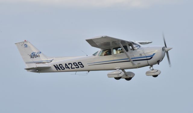 Cessna Skyhawk (N64299) - Airventure 2017