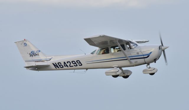 Cessna Skyhawk (N64299) - Airventure 2017