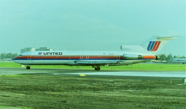 BOEING 727-200 (N7293U) - KSJC - Must be Summer months as this 06:30AM for KORD United 727 rolls onto 30L for departure. The UAL 727 departed usually 100% full and used a lot of Runway.The 30L vantage point back in the mid 1990s was a narrow walkway along Airport Rd.