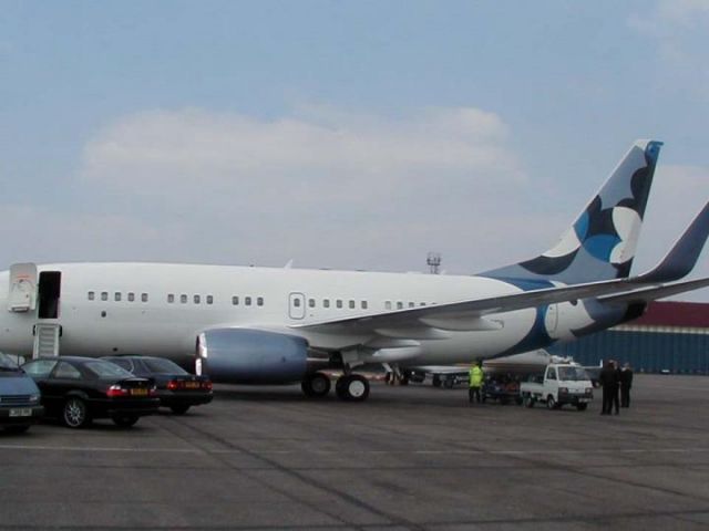 — — - N737Er @ EGGW