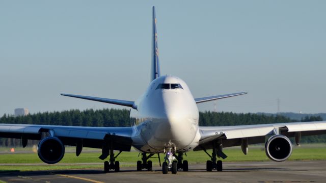 Boeing 747-400 (N492MC)