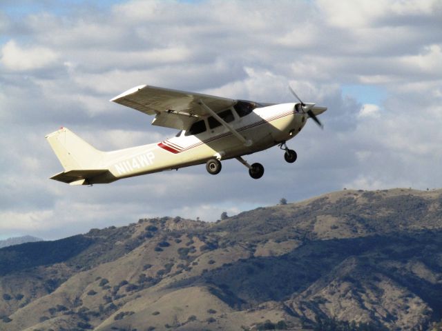 Cessna 152 (N114WP) - Taking off RWY 8R