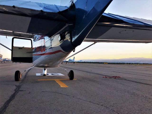 Cessna Skyhawk (N4413S)