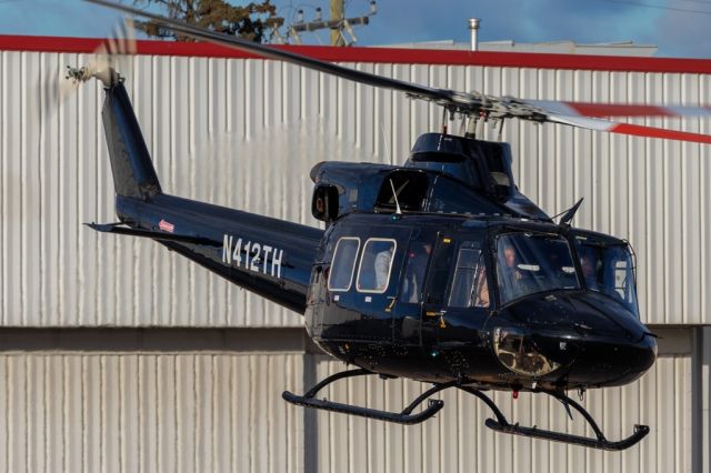 Bell 412 (N412TH)