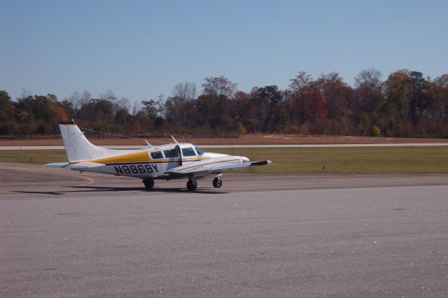 Piper PA-30 Twin Comanche (N8869Y)