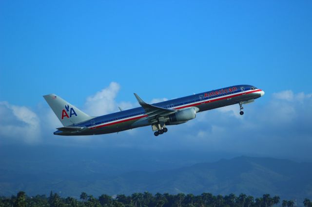 Boeing 757-200 (N652AA) - American 894 departing to KMIA. Jan 21, 2013.