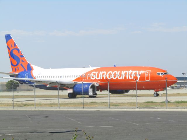 Boeing 737-800 (N833SY) - Taxiing to RWY 30