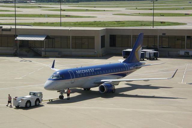 Embraer 170/175 (N815MD)