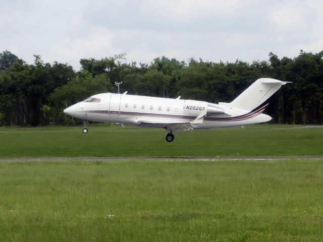 Canadair Challenger (N202QS) - Landing runway 34. 30 MAY 2016.