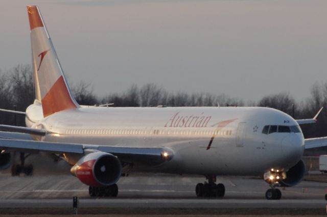 BOEING 767-300 (OE-LAZ)