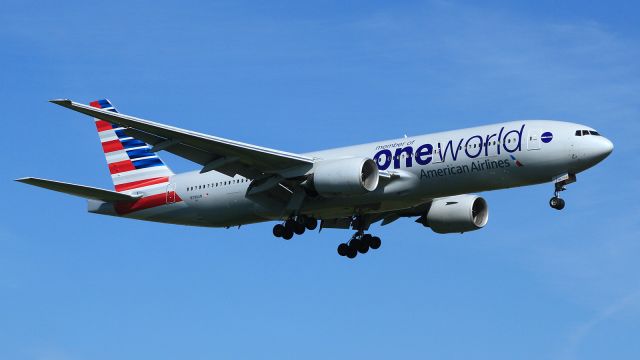 Boeing 777-200 (N796AN)