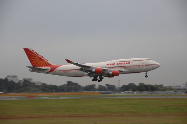 Boeing 747-400 (VT-EPS) - Landing at Narita Intl Airport R/W16R on 2008/10/26