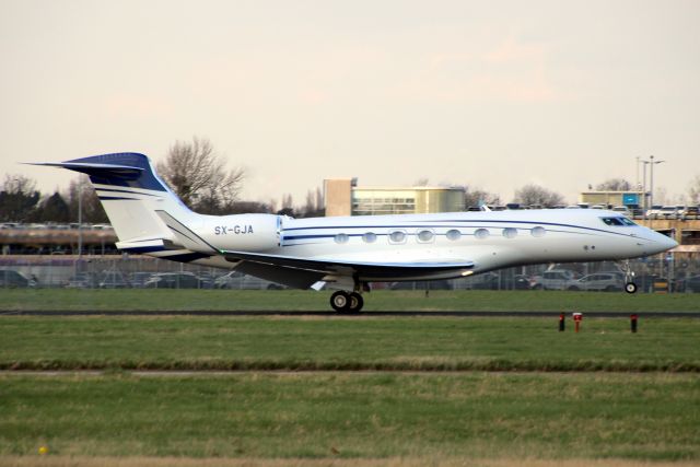 Gulfstream Aerospace Gulfstream G650 (SX-GJA) - Touching down on rwy 09L on 10-Mar-22 arriving from LEMD.