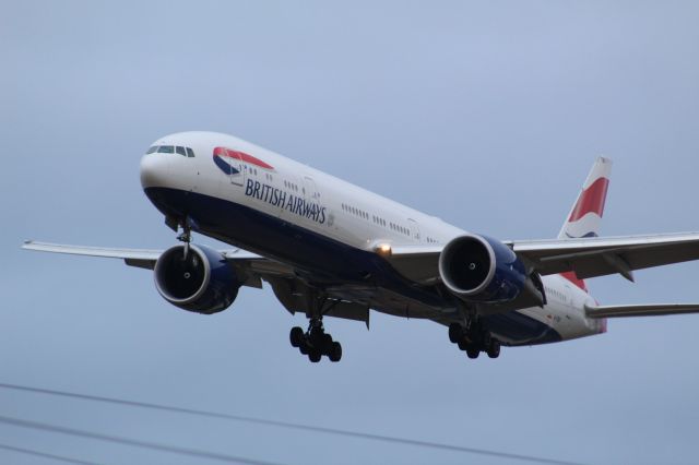 BOEING 777-300ER (G-STBO) - A BA B777-300ER on final approach into LHR, landing on runway 27L.br /br /Location: Myrtle Ave.br /Date: 31.07.22 (dd/mm/yy).