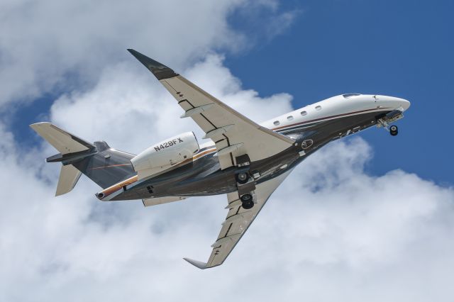 Embraer Legacy 450 (N428FX)