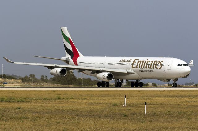 Airbus A340-300 (A6-ERM)