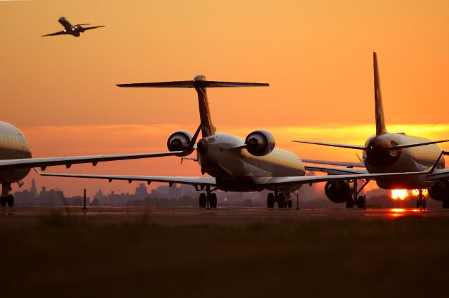 Canadair Regional Jet CRJ-200 (NXXXXX) - Evening Rush...