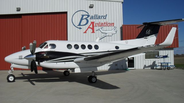 Beechcraft Super King Air 200 (N318BF)