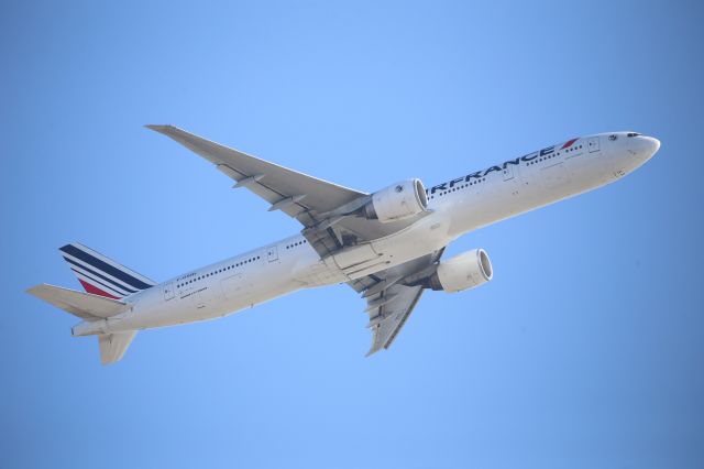 BOEING 777-300ER (F-GSQL)