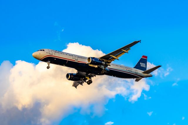 Airbus A321 (N578UW) - American Airlines A321 in US Airways retro livery landing at PHX on 12/14/22. Taken with a Canon R7 and a Sigma 50mm Art lens.