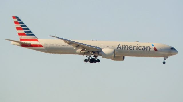 BOEING 777-300ER (N730AN) - Arriving from New York(Kennedy){KJFK}