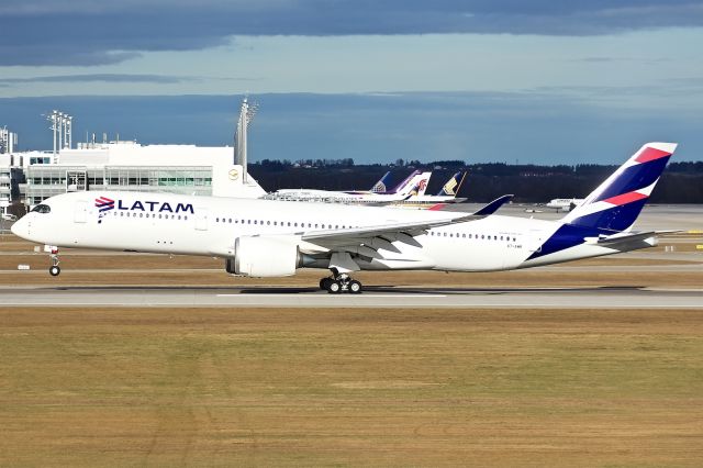 Airbus A350-900 (A7-AMB)