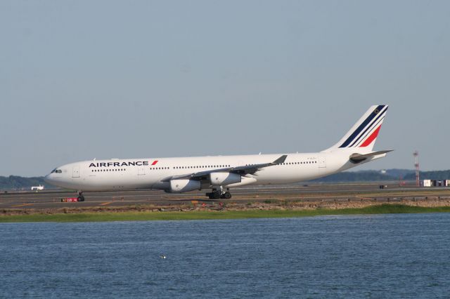 Airbus A340-300 (F-GLZJ) - Heading back to France