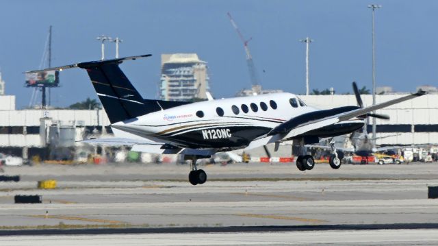 Beechcraft Super King Air 200 (N120NC) - Landing on Rwy 10R with crosswinds.