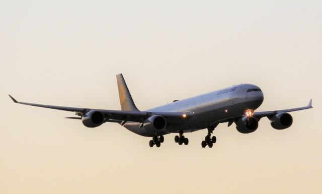 Airbus A340-600 (D-AIHV)