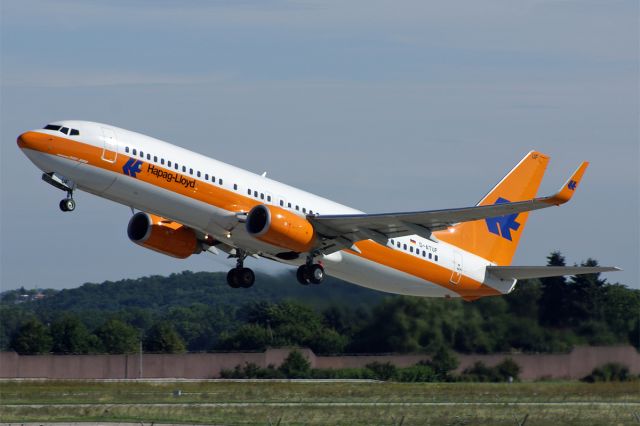 Boeing 737-800 (D-ATUF) - Boeing 737-8K5  Hapag Lloyd  EDDS Stuttgart Echterdingen Germany  26.August 2010