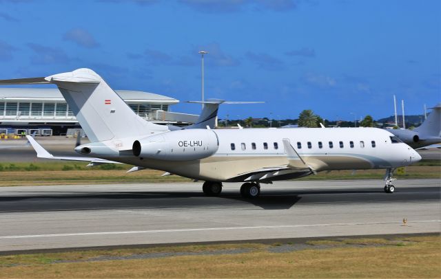 Bombardier Global 5000 (AOJ77U)