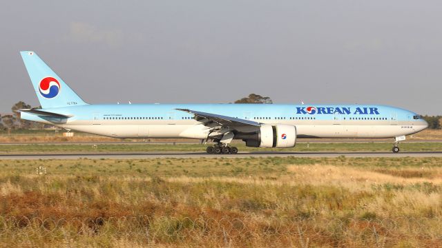 BOEING 777-300ER (HL7784)