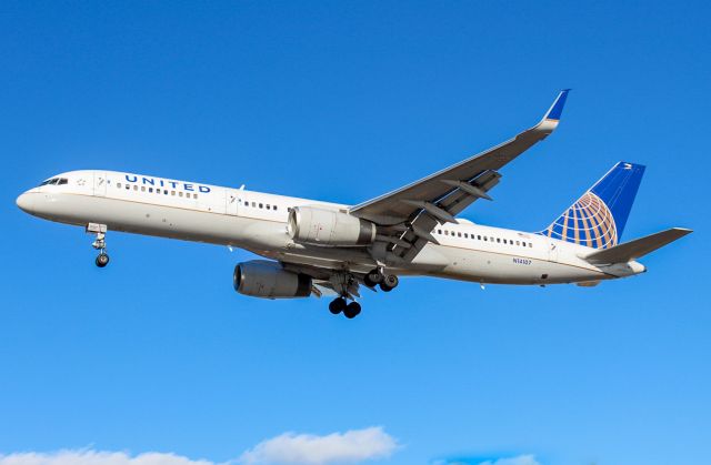 Boeing 757-200 (N14107) - United Airlines Boeing 757-224 arriving from Orlando landing on runway 29 at Newark on 11/20/22.