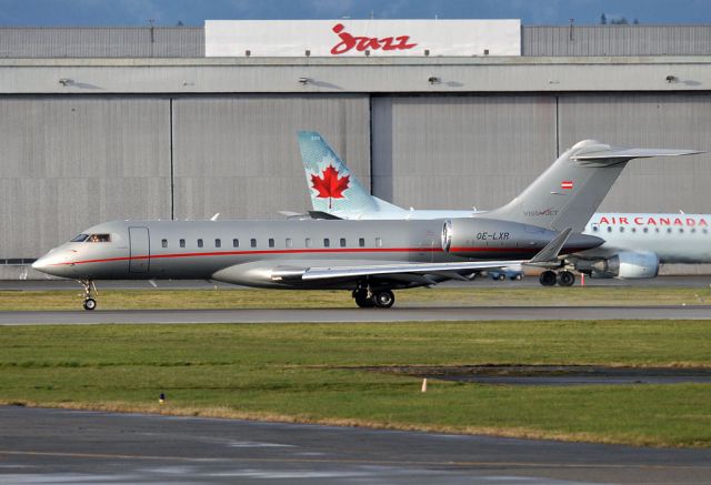 Bombardier Global Express (OE-LXR) - VistaJet's Bombardier Global Express XRS at YVR