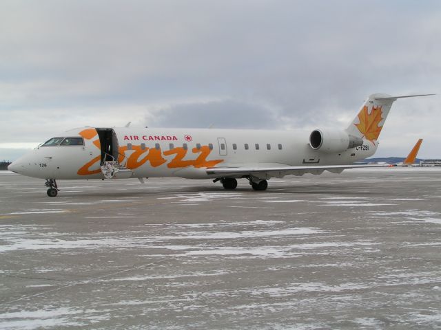 Canadair Regional Jet CRJ-200 (C-FZSI)