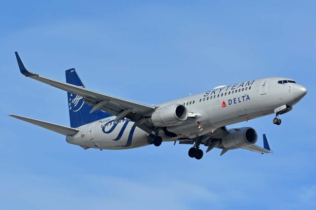 Boeing 737-800 (N381DN) - Delta 737-832 N381DN Skyteam at Sky Harbor on November 12, 2017.