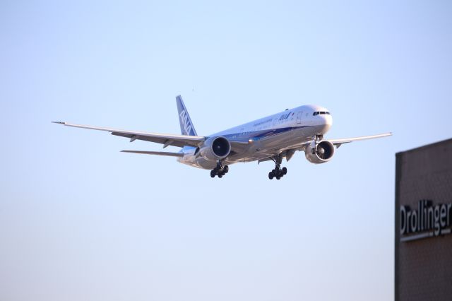 BOEING 777-300ER (JA793A)