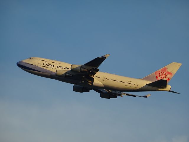 Boeing 747-400 (B-18211)