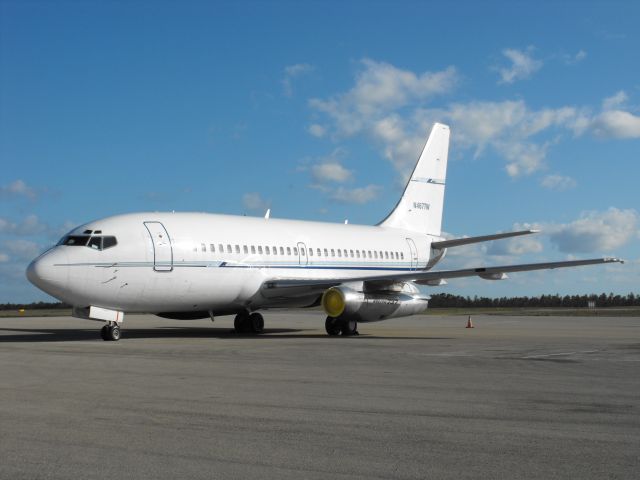 Boeing 737-200 (N467TW) - Boeing 737-200 at Million Air.