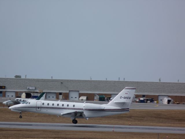 Cessna Citation Excel/XLS (C-GKEG) - landing on RWY#25