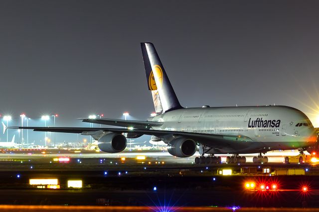 Airbus A380-800 (D-AIMJ) - night