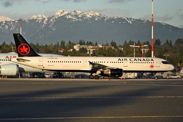 Airbus A321 (C-GJWD)