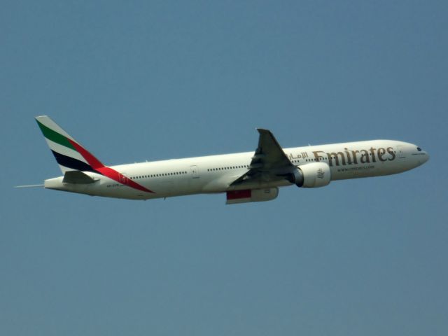 BOEING 777-300ER (A6-EGM)