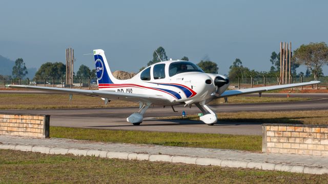 Cirrus SR-22 (PR-GYS)