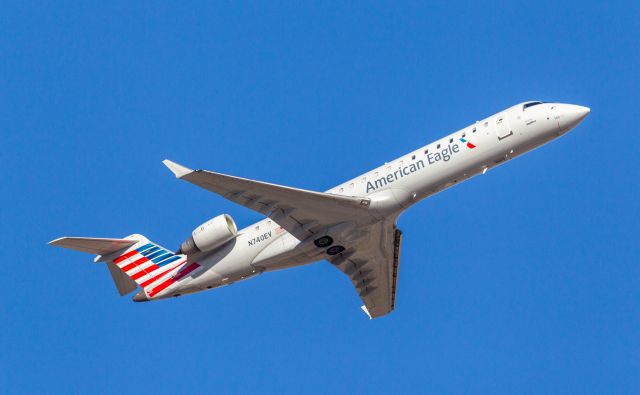 Canadair Regional Jet CRJ-700 (N740EV) - Spotted at KPHX on December 04, 2020