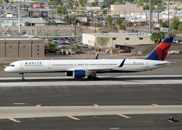 BOEING 757-300 (N584NW)