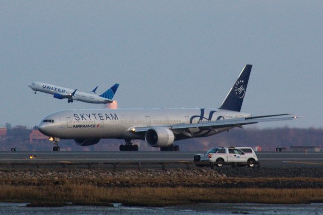 BOEING 777-300ER (F-GZNE)