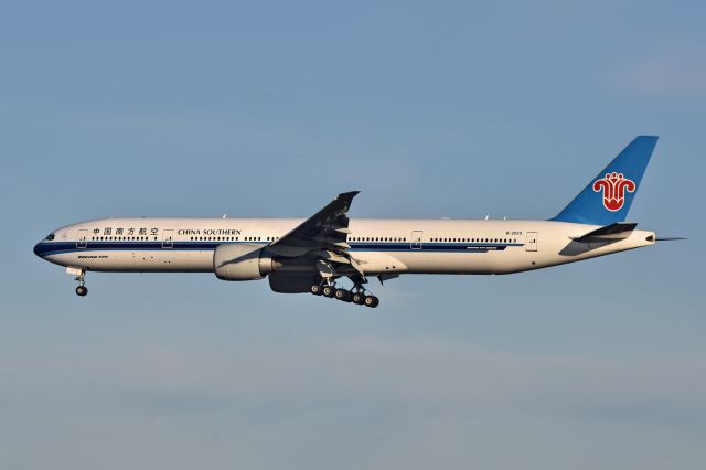 BOEING 777-300 (B-2029)